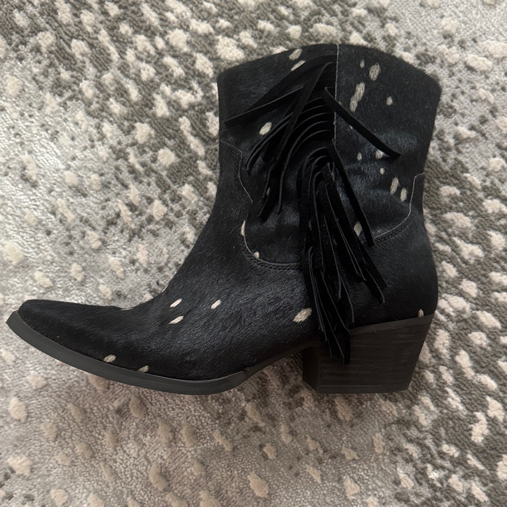 Dingo Black and White Heeled Boots - Picture 2 of 7